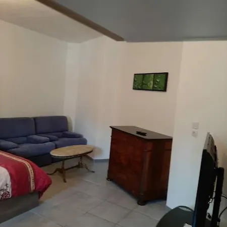 Confortable En Hyper Centre Parking Gratuit Dans La Rue Acces Avec Boite A Clee Apartamento