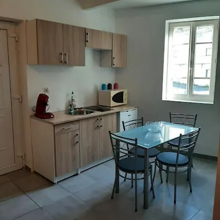 Confortable En Hyper Centre Parking Gratuit Dans La Rue Acces Avec Boite A Clee Apartamento