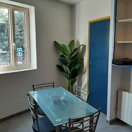 Confortable En Hyper Centre Parking Gratuit Dans La Rue Acces Avec Boite A Clee * Castres (Tarn)