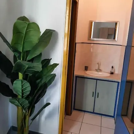 Confortable En Hyper Centre Parking Gratuit Dans La Rue Acces Avec Boite A Clee *