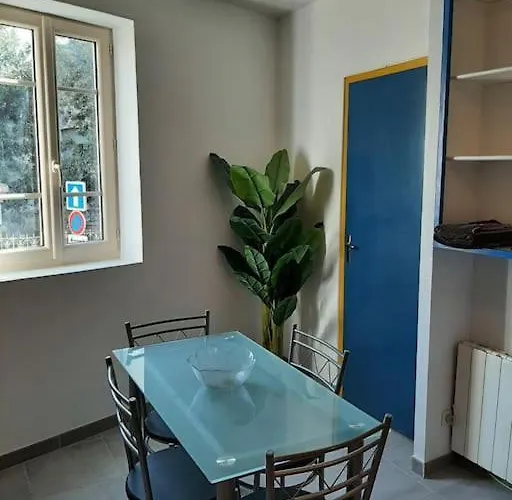 Confortable En Hyper Centre Parking Gratuit Dans La Rue Acces Avec Boite A Clee * 卡斯特尔