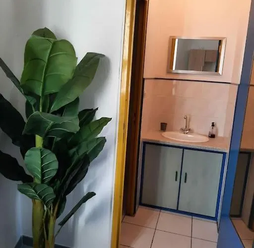 Confortable En Hyper Centre Parking Gratuit Dans La Rue Acces Avec Boite A Clee *